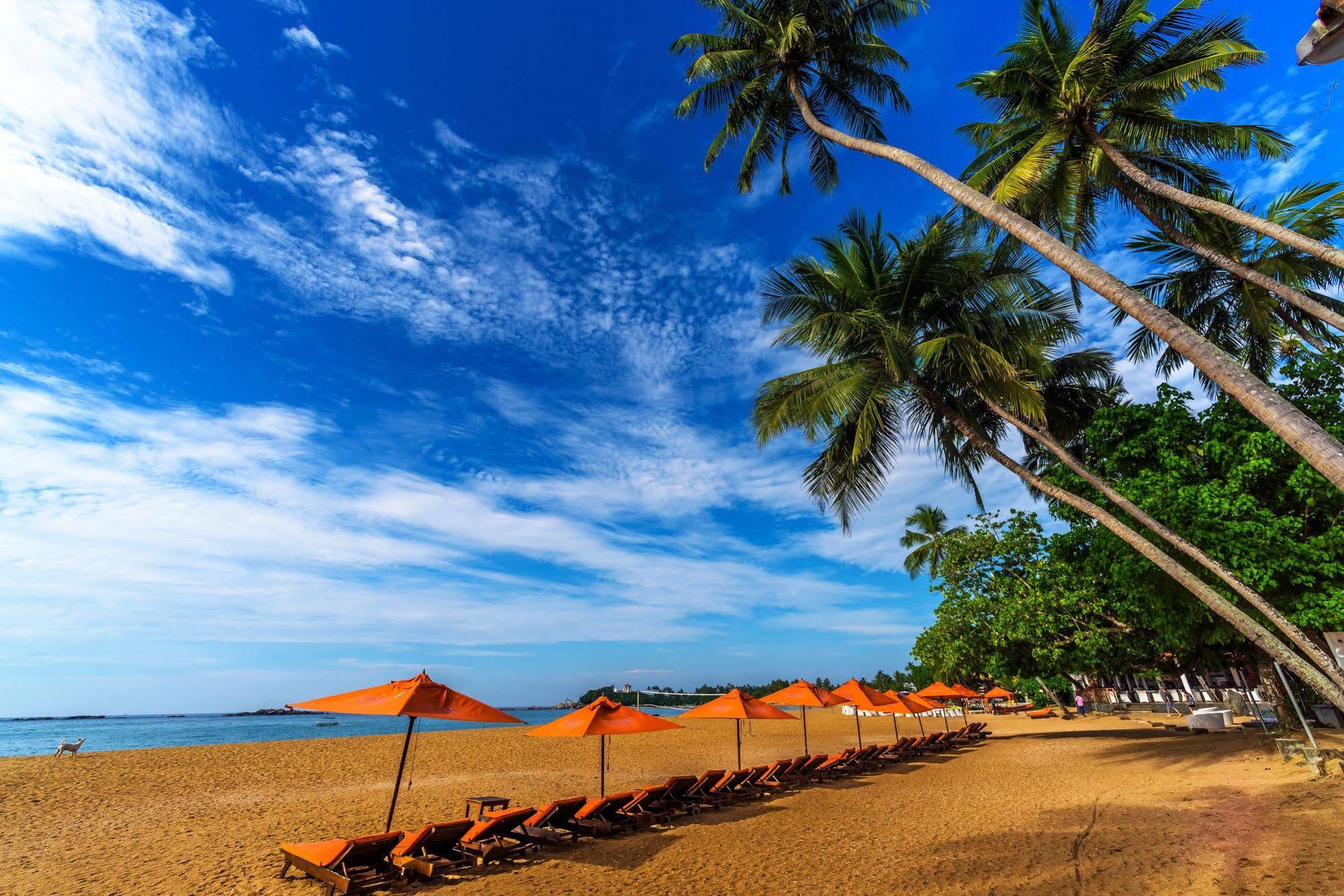Гугл шри ланка. Унаватуна Шри Ланка. Унаватуна Бич Шри Ланка. Пляж Unawatuna Beach. Шри Ланке уно ватуна.